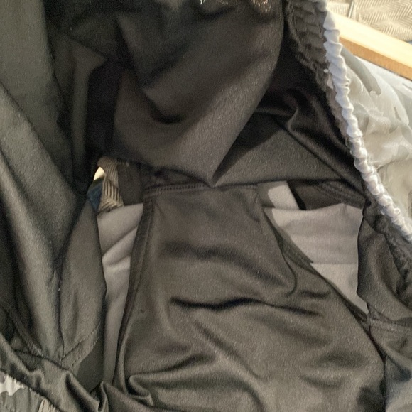 Athleta Printed Mesh Racer Run Short 4" Black Camo Size 1X - Picture 9 of 9